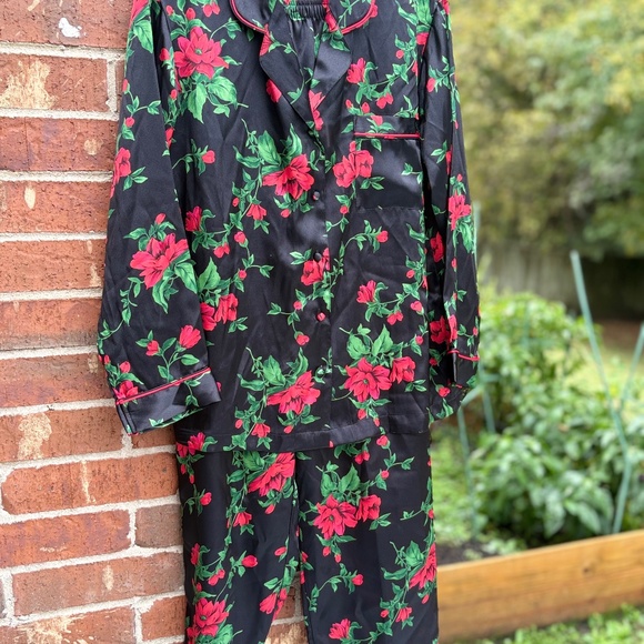 NWOT Morgan and Taylor floral PJ set, size S - Picture 4 of 5
